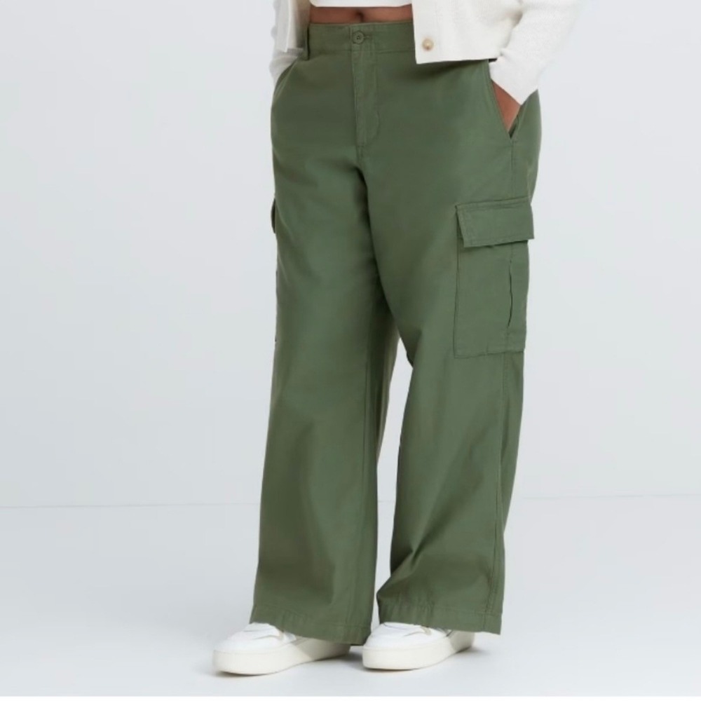 Uniqlo Women XS Wide Straight Cargo Pants Green 221-461643 NWT